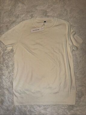 Arach & Cloz Cream Short Sleeve Knit Sweater medium loop
